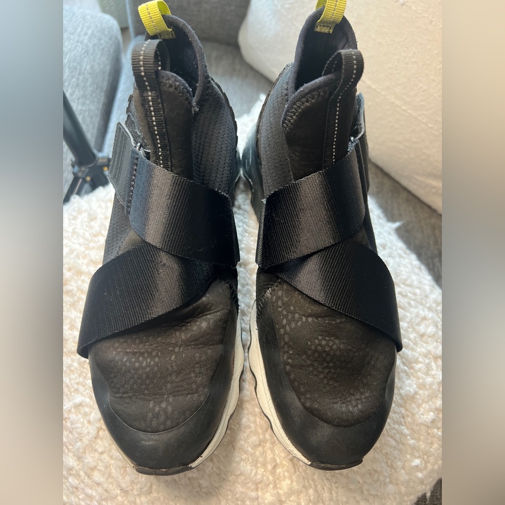 Sorel Kinetic Sneakers